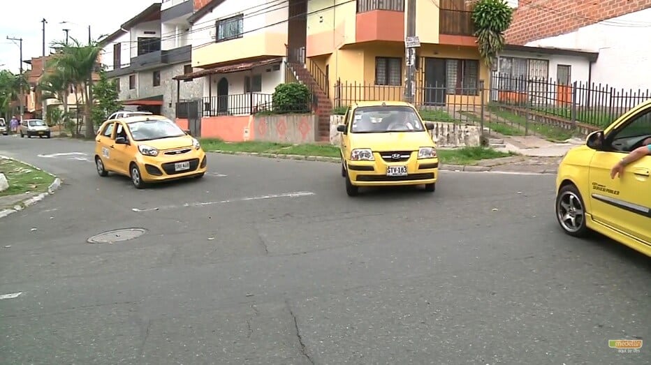 Cruces peligrosos preocupan a habitantes del barrio Cabañas en ... - Telemedellín (Comunicado de prensa) (blog)