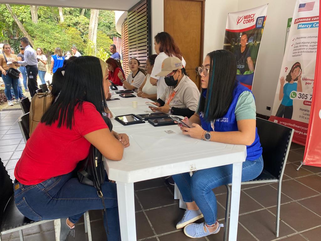 Ofrecieron 600 vacantes para migrantes en jornada de empleo en Medellín