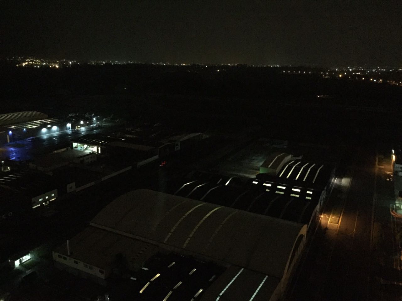 Pista de aterrizaje del aeropuerto El Dorado se quedó sin luces