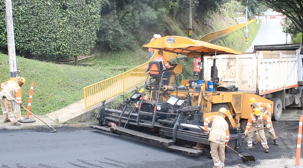 En la malla vial de Medellín se han ejecutado 8.500 reparaciones