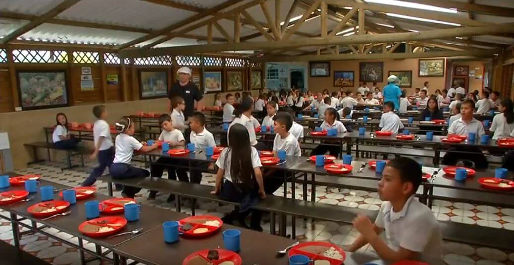 Estudiantes comerán platos vegetarianos en restaurantes escolares de Medellín