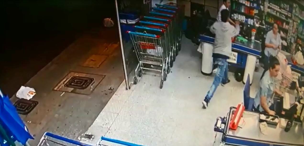 Autoridades capturaron a dos personas que hurtaron supermercado en Medellín