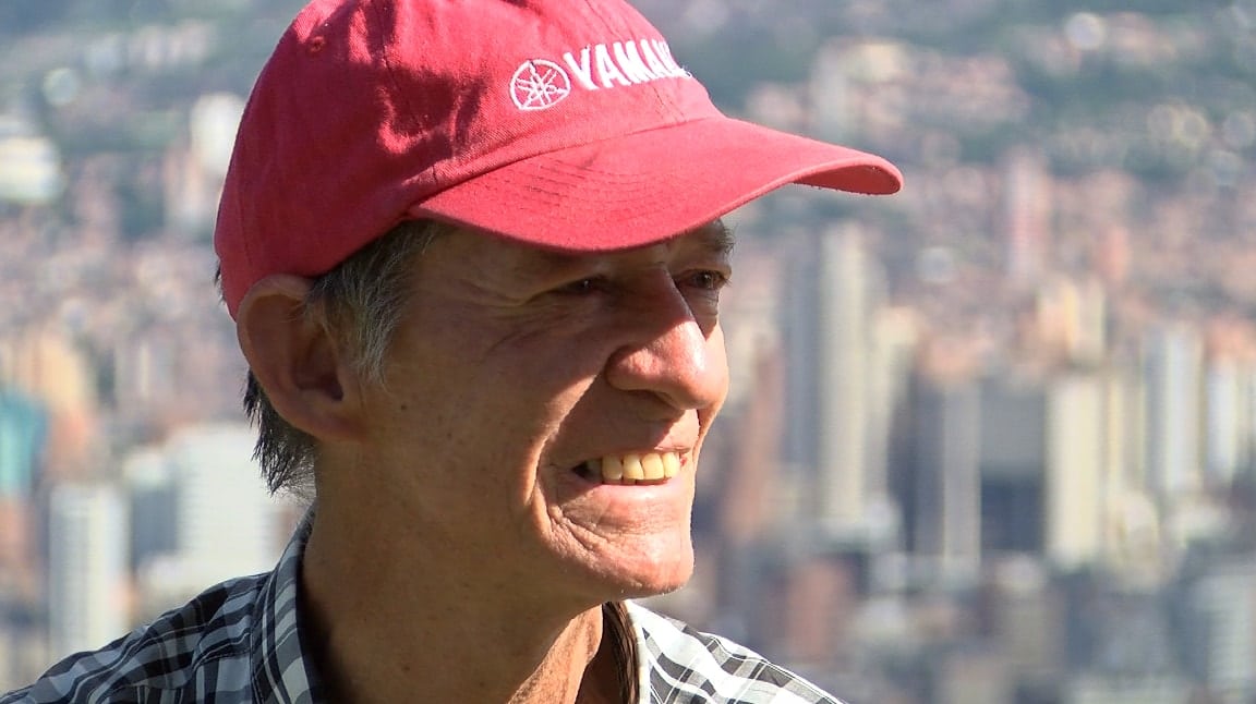 Luis Carlos Cadavid lleva 38 años elevando cometas