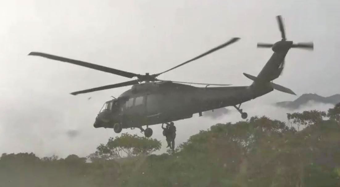 Dos hombres fueron rescatados en helicóptero en el Río Medellín