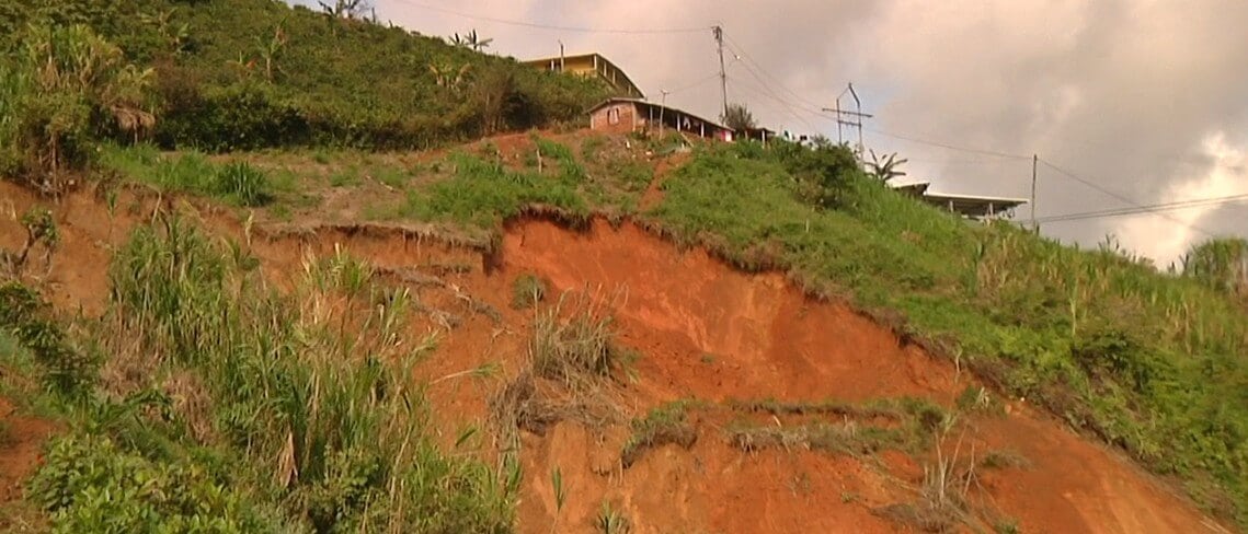 Desprendimiento de montaña en San Sebastián de Palmitas obligó la evacuación de 9 familias