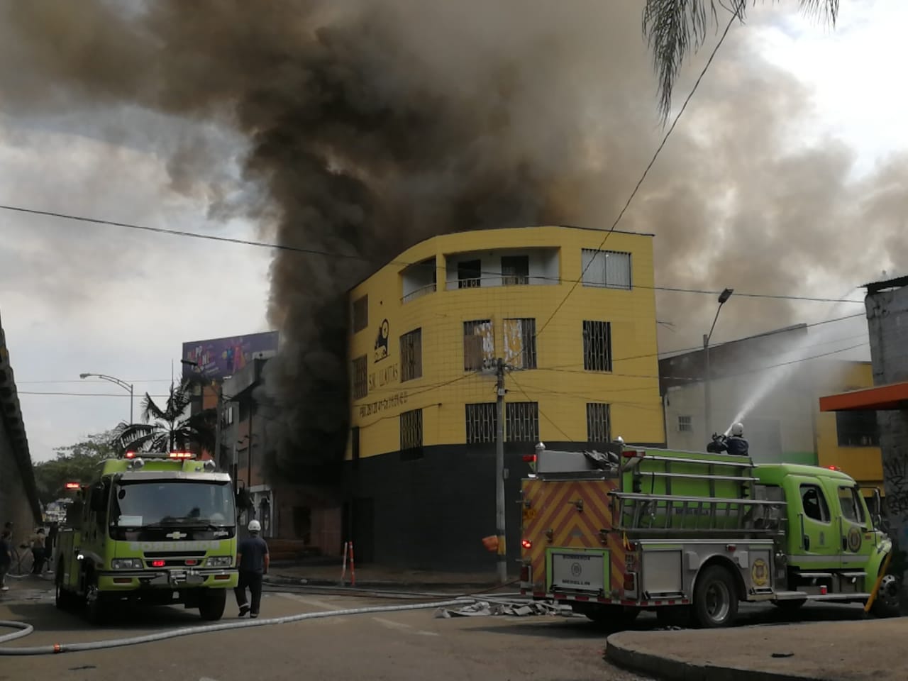Hallan cuerpo sin vida en la estructura afectada por el incendio en el centro de Medellín