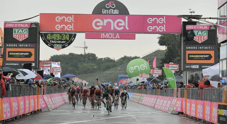En la etapa 12 del Giro de Italia, todo se definió en los últimos 5 kilómetros