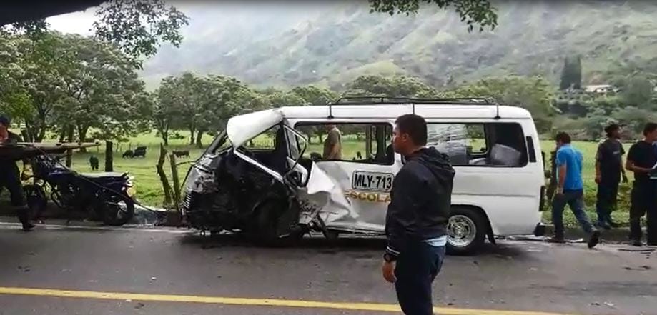Accidente en la vía Hatillo - Barbosa dejó 12 personas lesionadas