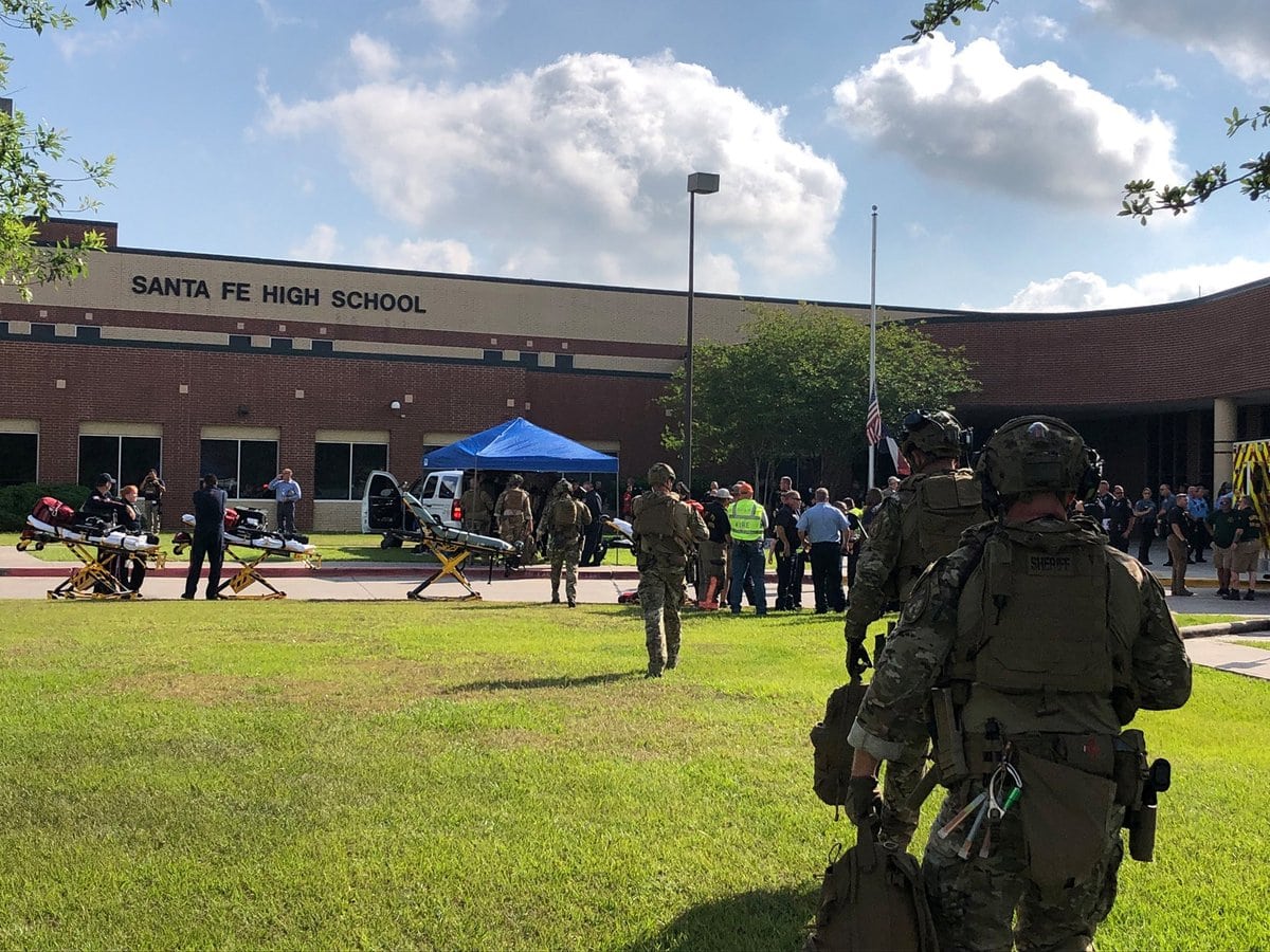 Al menos ocho muertos por tiroteo en secundaria de Texas