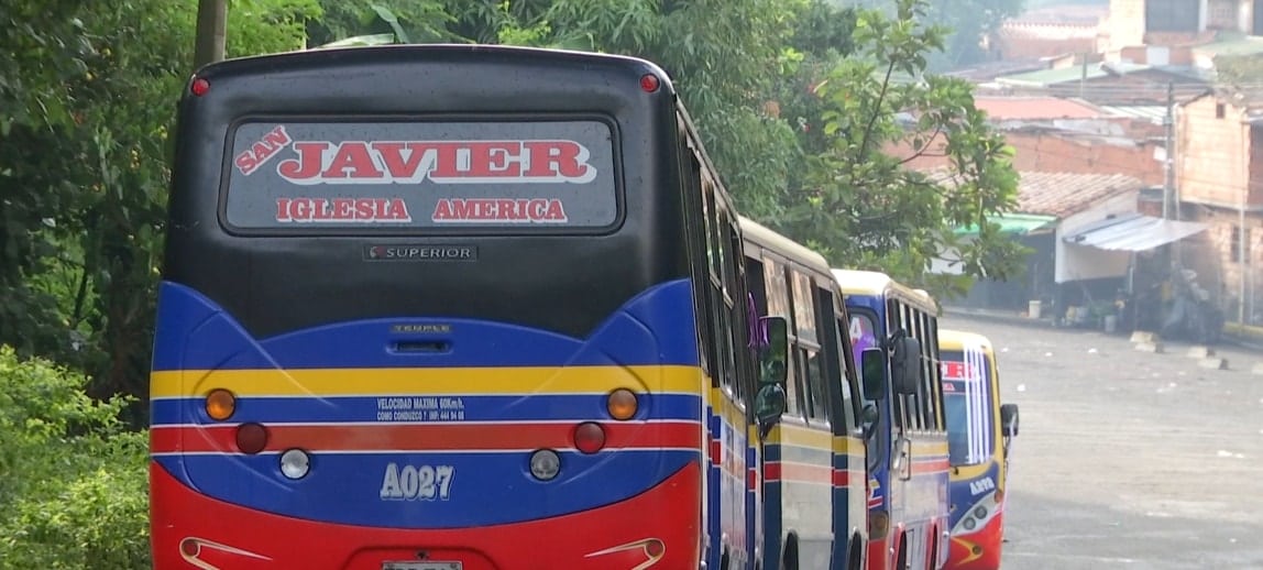 Buses en Comuna 13 continúan prestando servicio de forma irregular