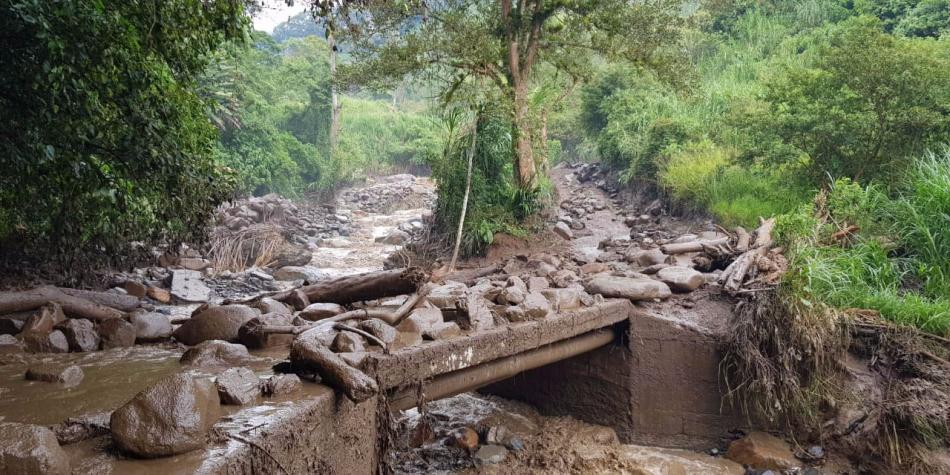 Dos muertos y un desaparecido deja creciente de río en Ciudad Bolívar