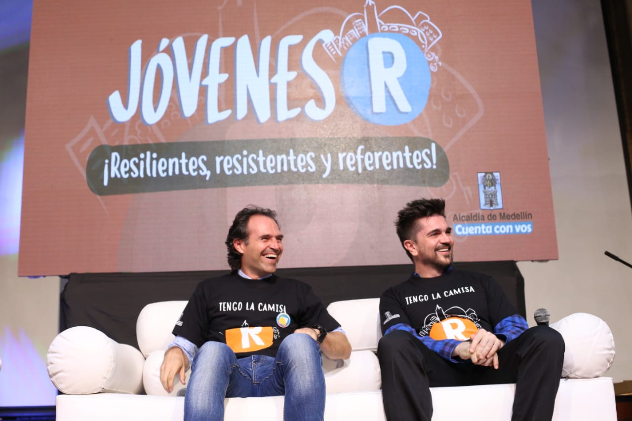 Juanes participó en el conversatorio del proyecto Jóvenes R