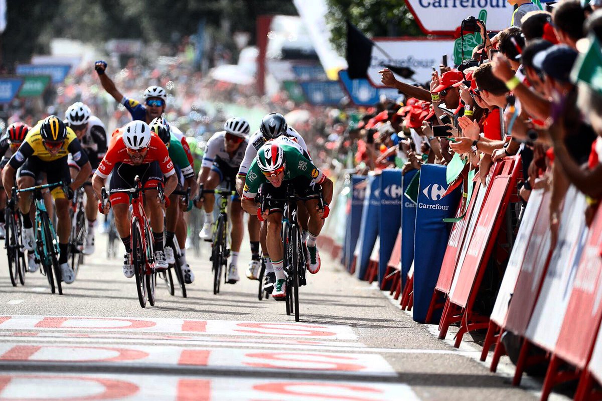 Elia Viviani se quedó con la etapa 10 de la Vuelta a España