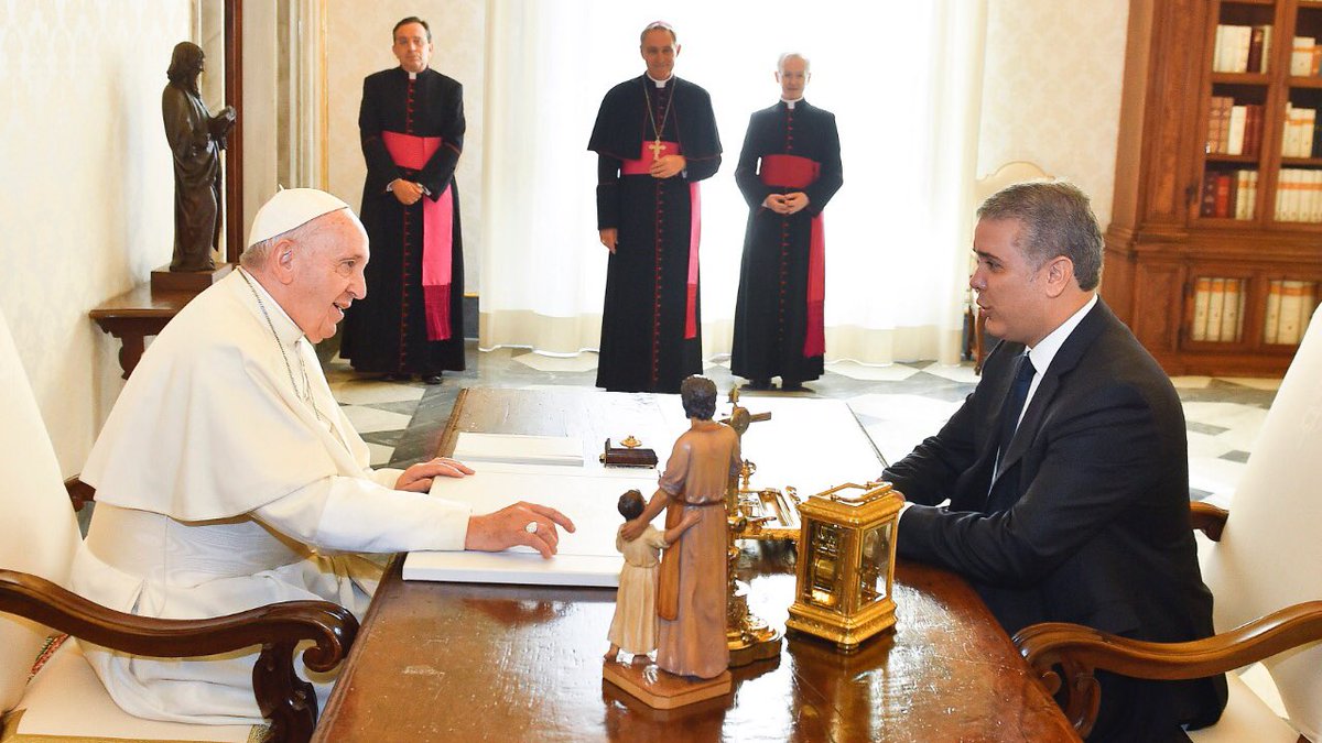 Papa Francisco invitó a Iván Duque a 
