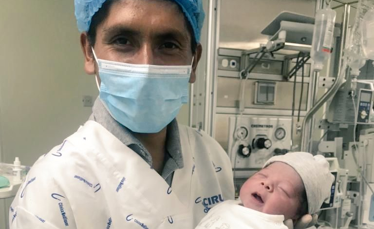 El ciclista Nairo Quintana presentó a su nuevo hijo Tomás