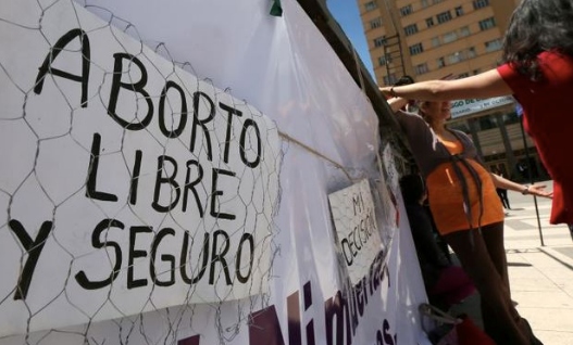 No existe tiempo límite para practicar un aborto: Corte Constitucional