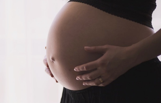 Licencia de maternidad podría ser ampliada a seis meses