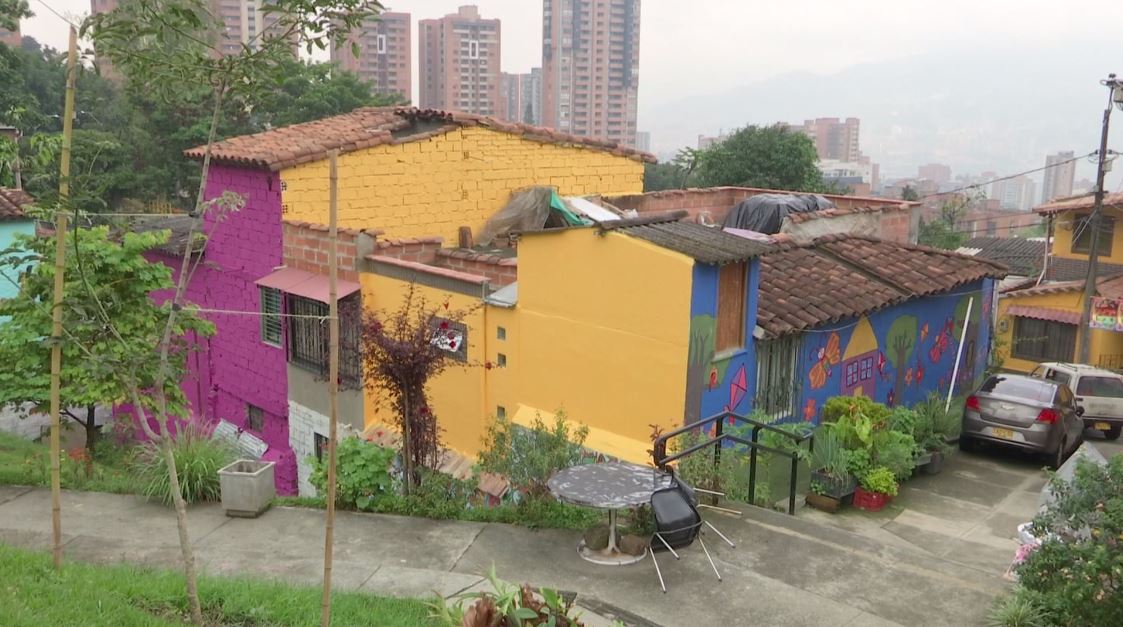 Fachadas del barrio El Garabato, en El Poblado, fueron pintadas