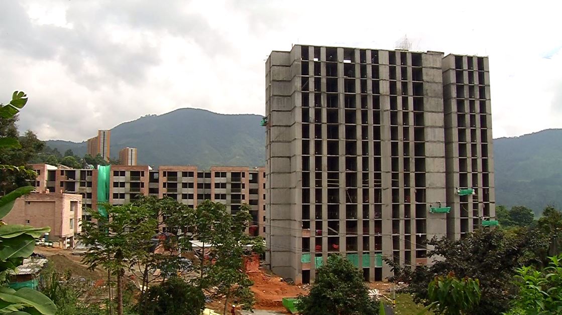 Fortalecen operativos para verificar construcciones en Medellín