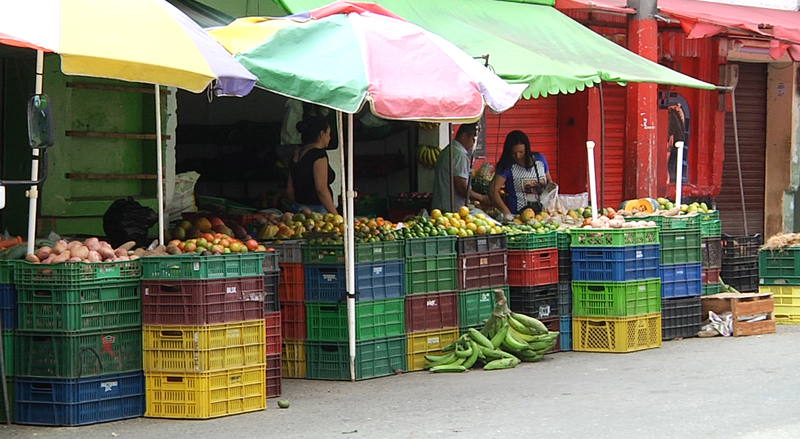 Ordenan revocar desalojo de comerciantes de Plaza de Mercado de Bello