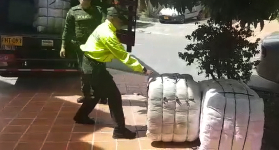 Incautaron 5.000 unidades de confecciones de contrabando en Medellín