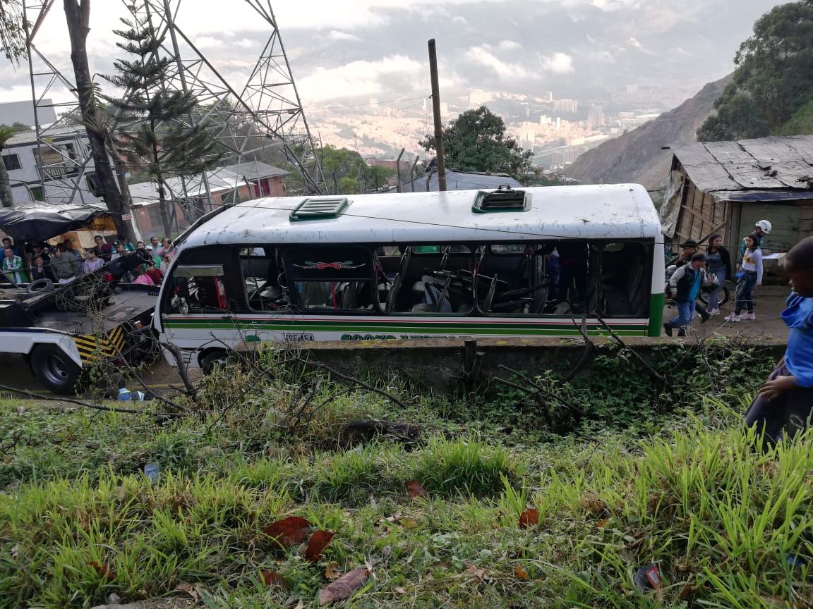 29 lesionados tras volcamiento de bus en Santo Domingo Savio