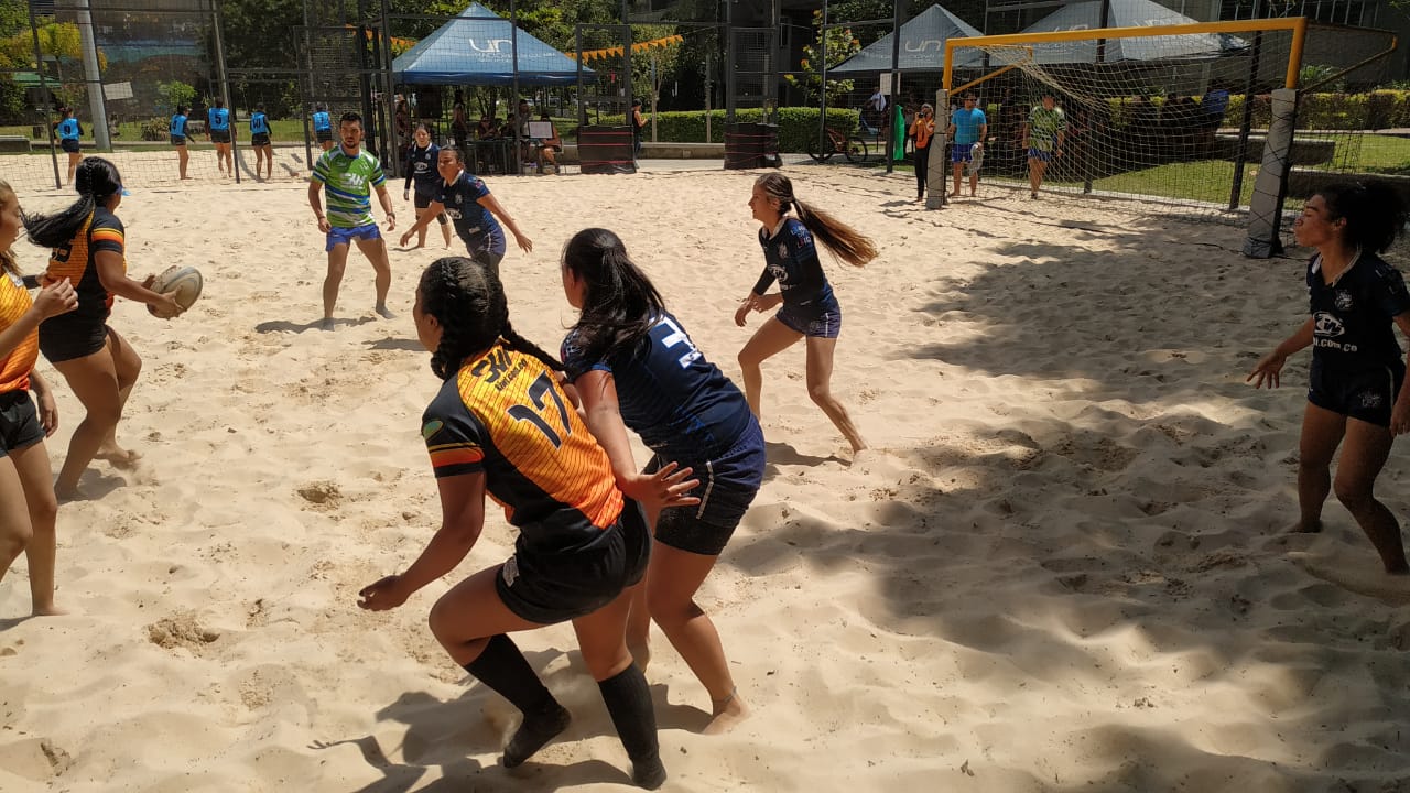 Se desarrolló segundo torneo de rugby playa en la Universidad Nacional