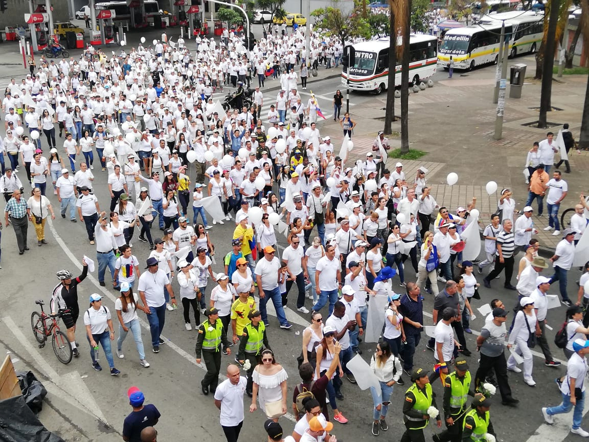 Con multitudinaria asistencia, Medellín marchó contra el terrorismo