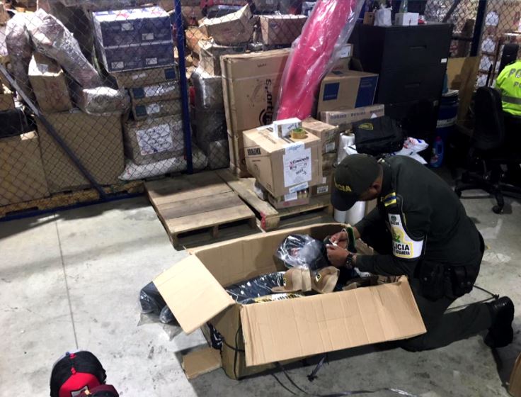 Autoridades incautaron mercancía de contrabando en Medellín