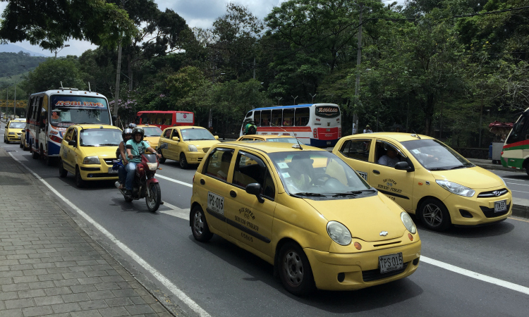 Comenzó la rotación del pico y placa para taxis en Medellín