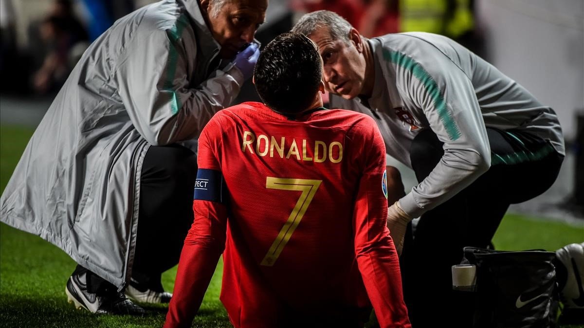 Cristiano Ronaldo sale lesionado en juego con Portugal y prende las alarmas