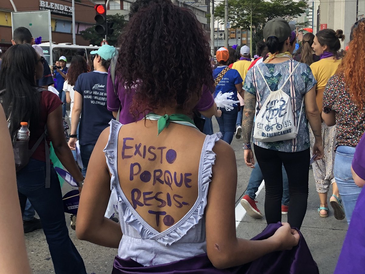 Mujeres de Medellín marcharon por la reivindicación de sus derechos