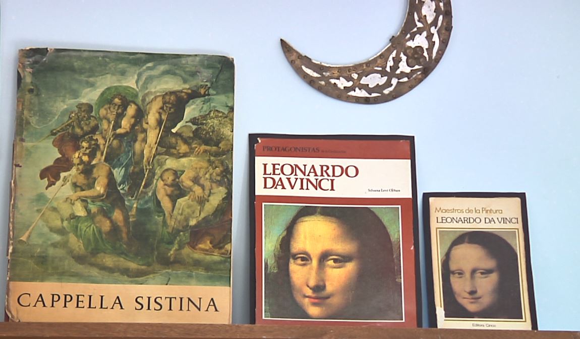 Historiador de Medellín colecciona libros y cuadros de Leonardo Da Vinci