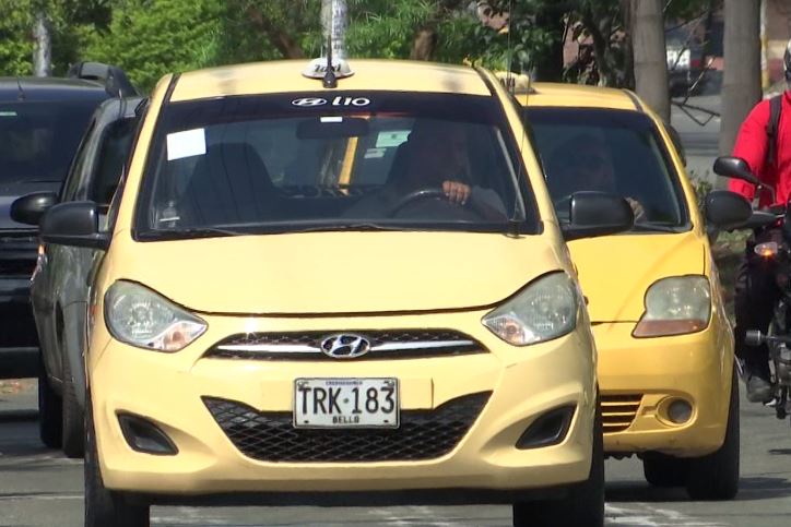 Taxistas tendrán apoyo del Gobierno Nacional para cambiar su vehículo a eléctrico