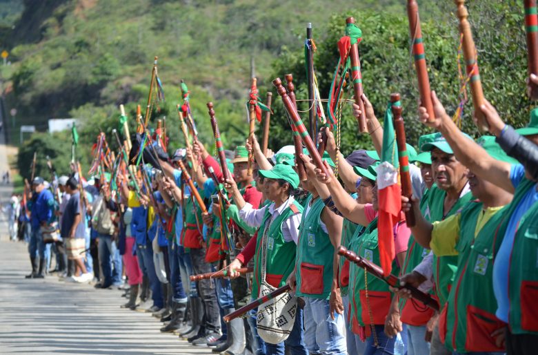 Admiten tutela que ordena a los indígenas desbloquear vías del Cauca