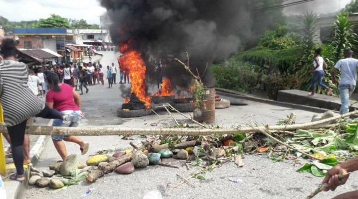 (Video) Vehículo militar habría sido incinerado por la comunidad en Tadó, Chocó