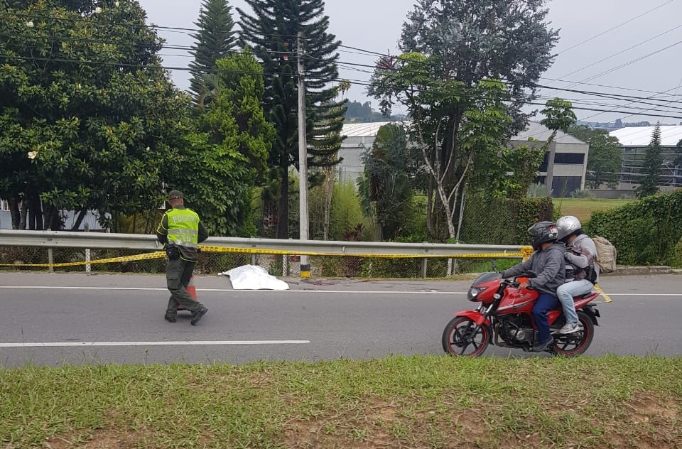 Ciclista falleció en accidente de tránsito en la autopista Medellín - Bogotá