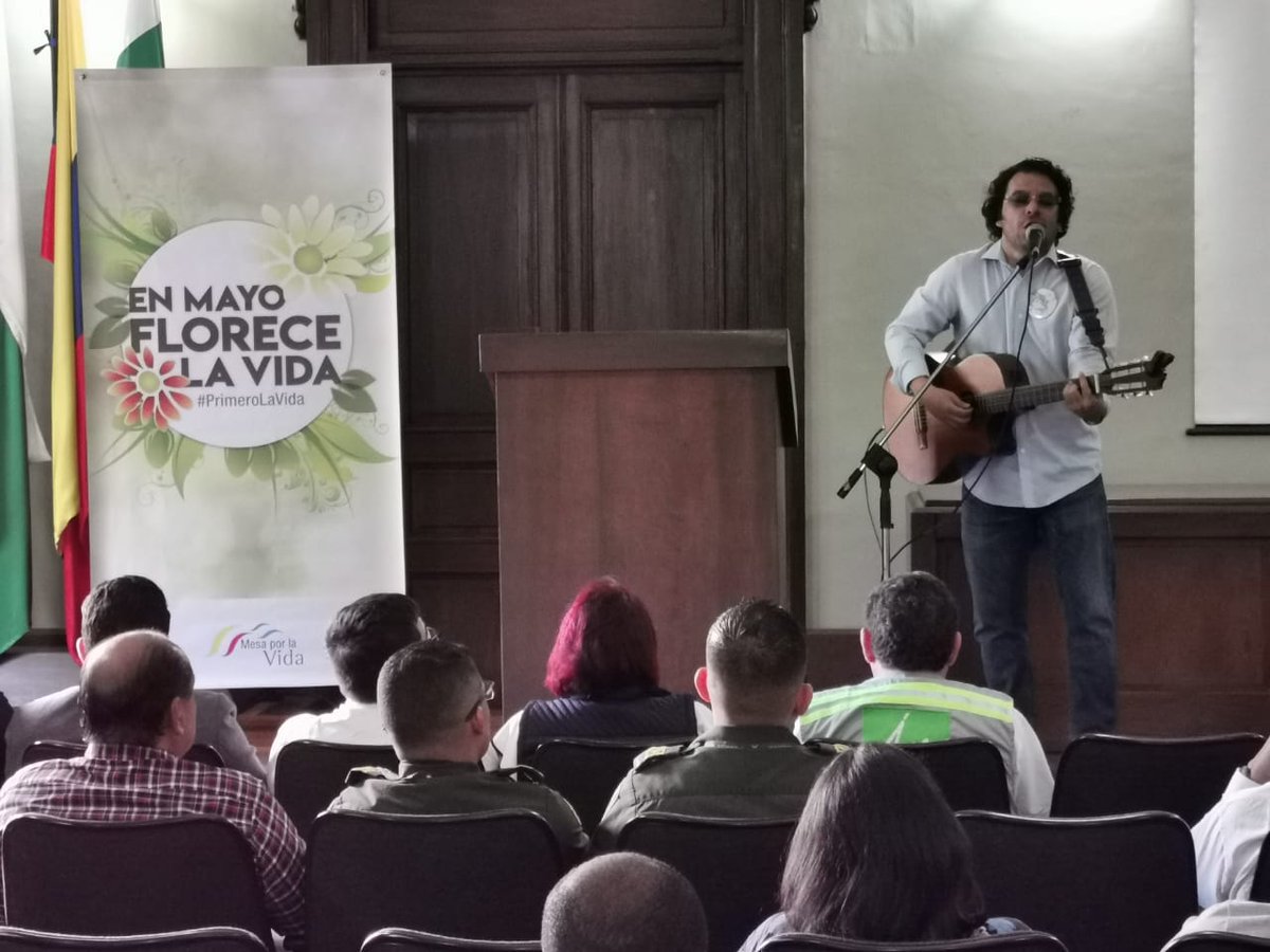 Colegios públicos y privados de Medellín celebran el mes por la vida