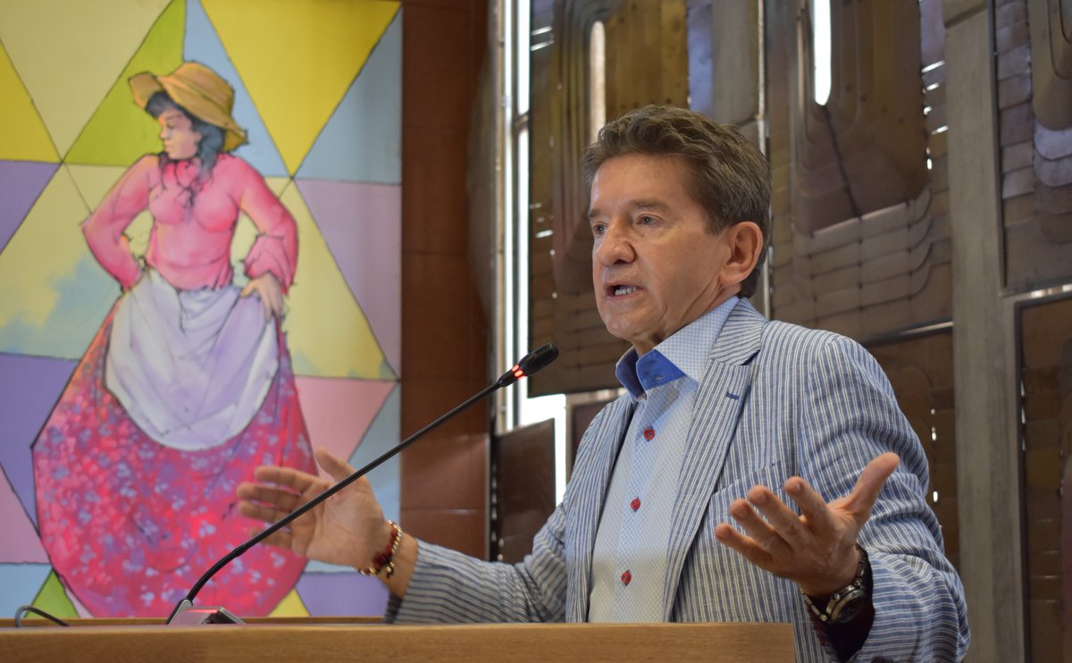 Luis Pérez Gutiérrez resaltó la decisión del alcalde de Medellín