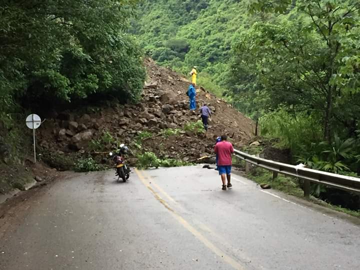 Vía Amagá - Bolombolo permanece con cierre total por derrumbe
