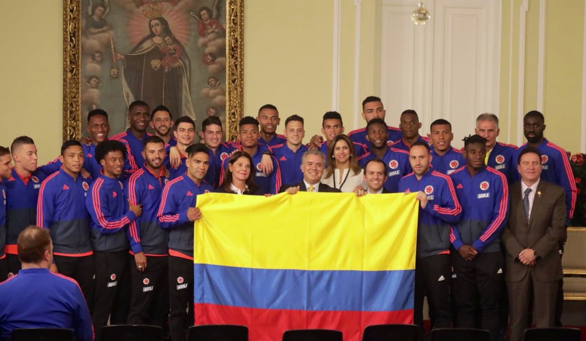 Presidente Iván Duque entregó a la Selección Colombia el Pabellón Nacional