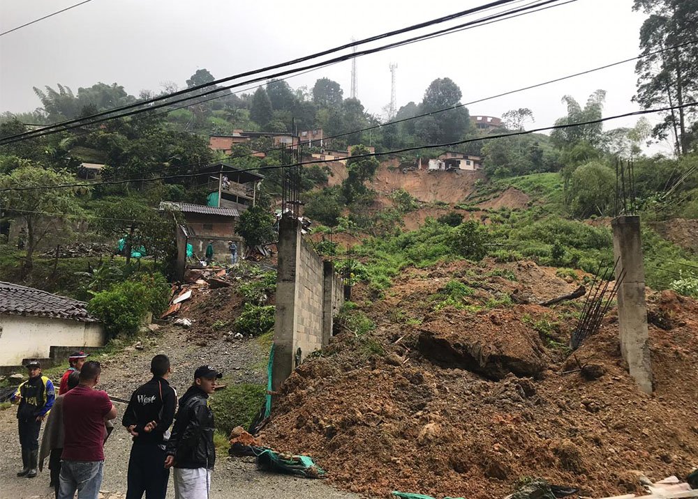 Deslizamiento de tierra en vereda de Caldas dejó 14 viviendas afectadas