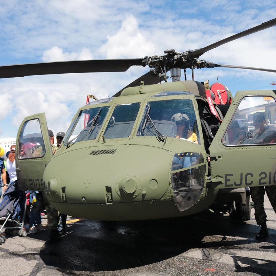La Fuerza Aérea Colombiana trasladó equipos hasta Antioquia para atender el alza en los contagios