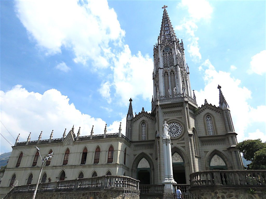Iglesias en Medellín no pagarán impuesto predial por acuerdo municipal