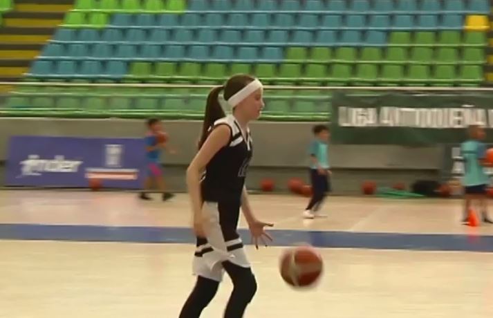 Ana María sueña con ser profesional en el baloncesto