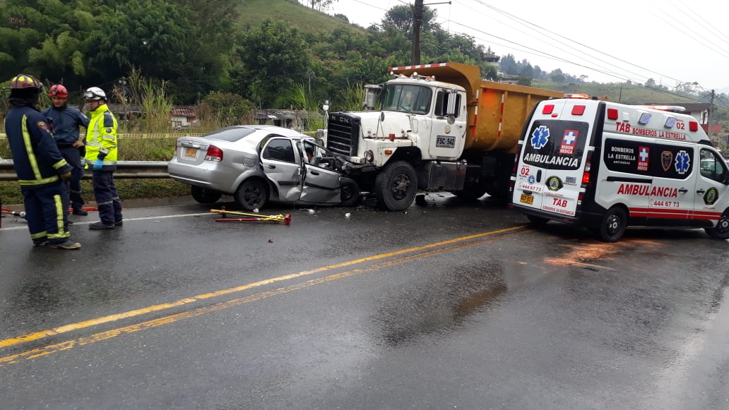 Dos personas murieron en accidente de tránsito en Caldas