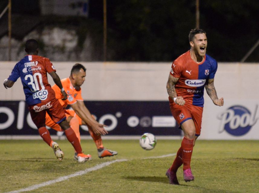 Medellín quedó con 13 puntos después del triunfo frente a Envigado