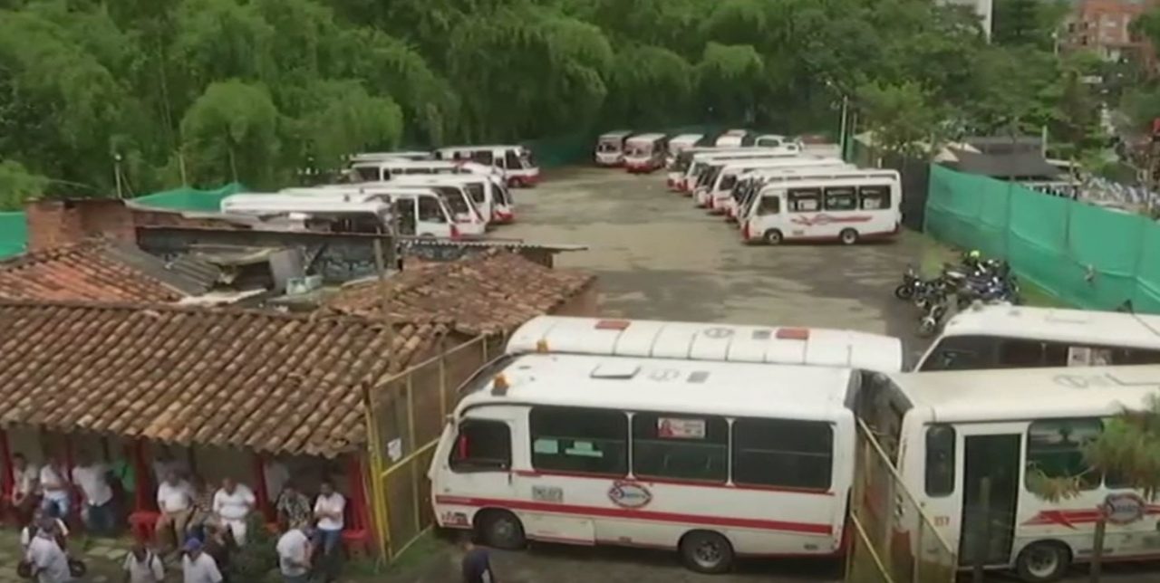 Polémica por desalojo de parqueadero de buses en Envigado
