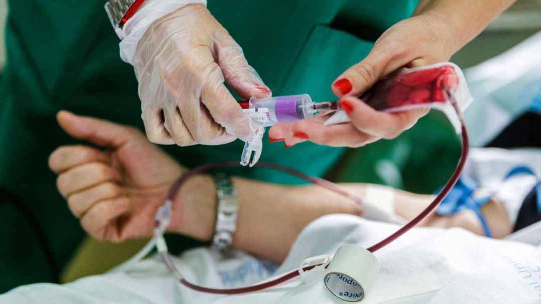 Buscan a personas que recibieron transfusiones de sangre antes de 1996 en Medellín