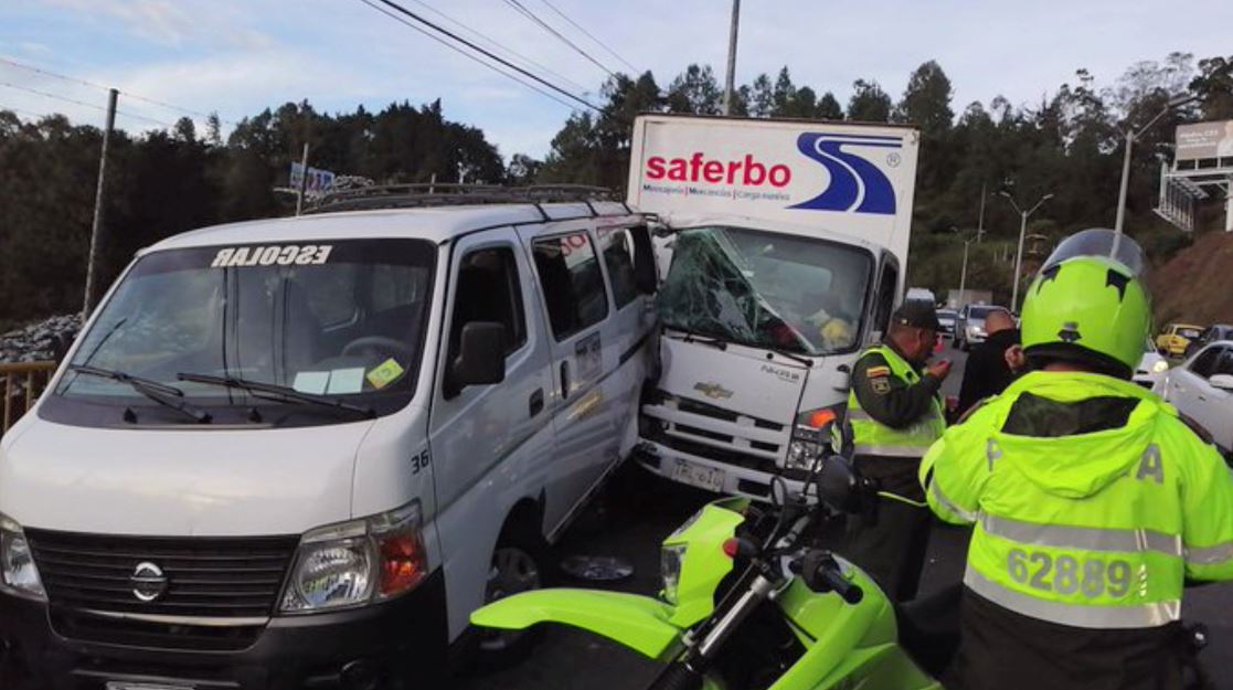 Accidente de tránsito en la Av. Las Palmas dejó cinco personas lesionadas